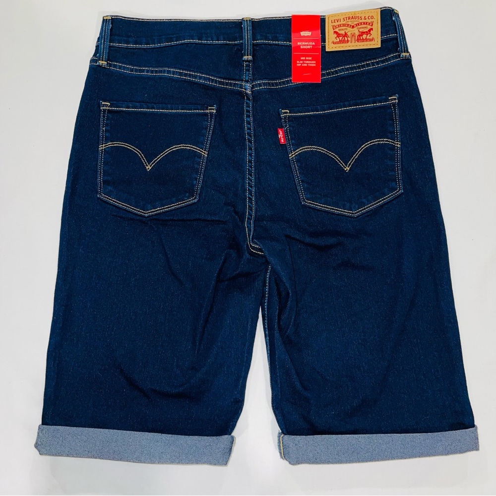 LEVI’S BERMUDA WOMENS SHORTS - NWT